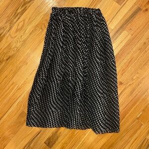 UNIQLO Black and White Patterned Skirt
